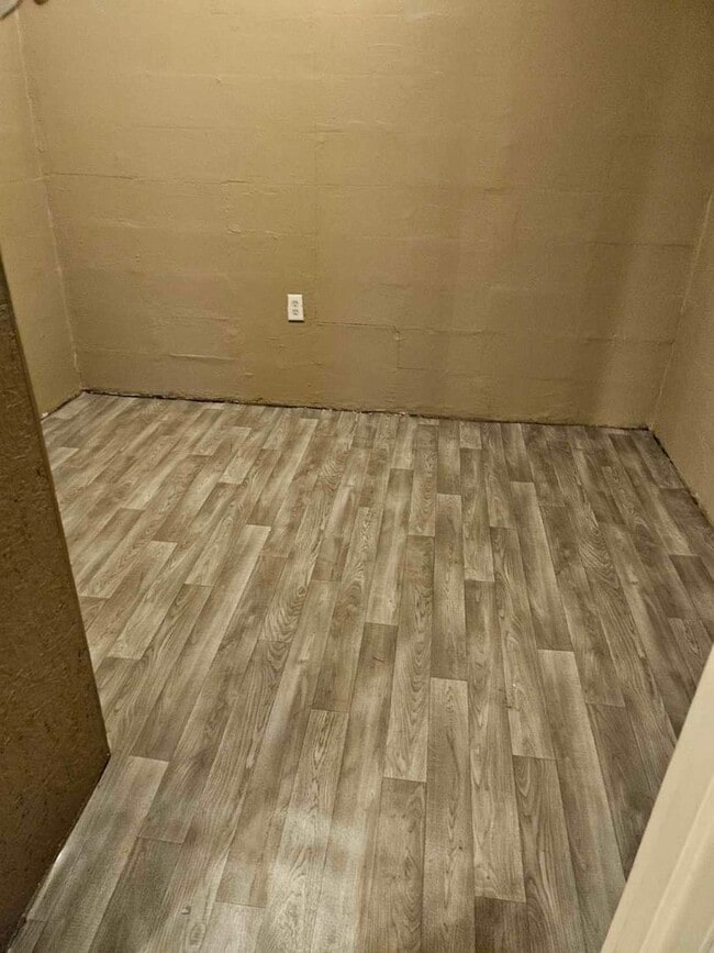 Building Photo - Rent Ready!