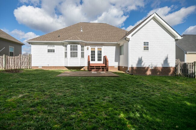 Foto del edificio - 1105 McDonough Cir