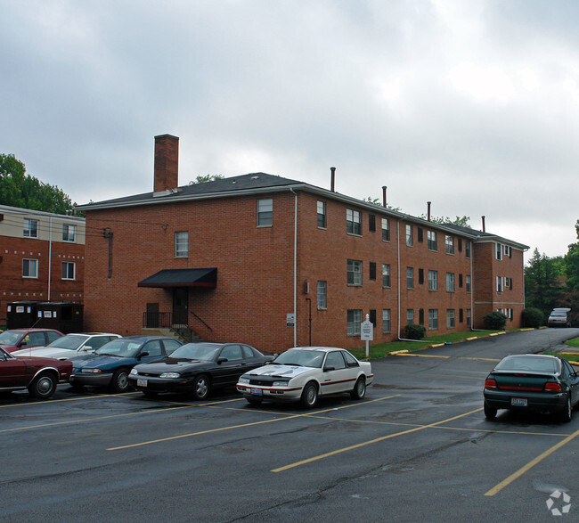 Building Photo - Colonial Arms