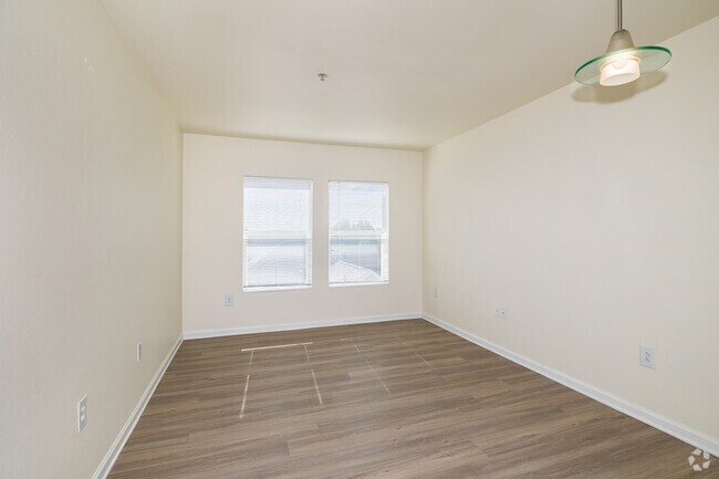 1 habitación, 1 baño - 600 pies cuadrados - Sala de estar - Clyburn at Stapleton