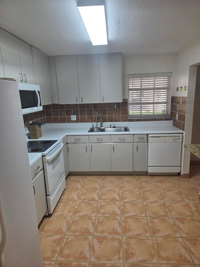 Foto del edificio - 3062 Riverside Dr