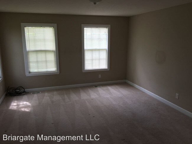 Building Photo - 385 Red Fox Dr