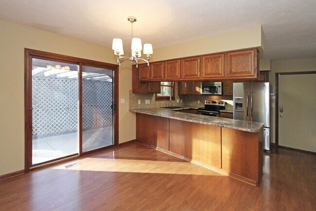 Foto del edificio - 2+ Bedroom Ranch Home with Finished Basement, Fenced Yard & Garage- Close to I-80