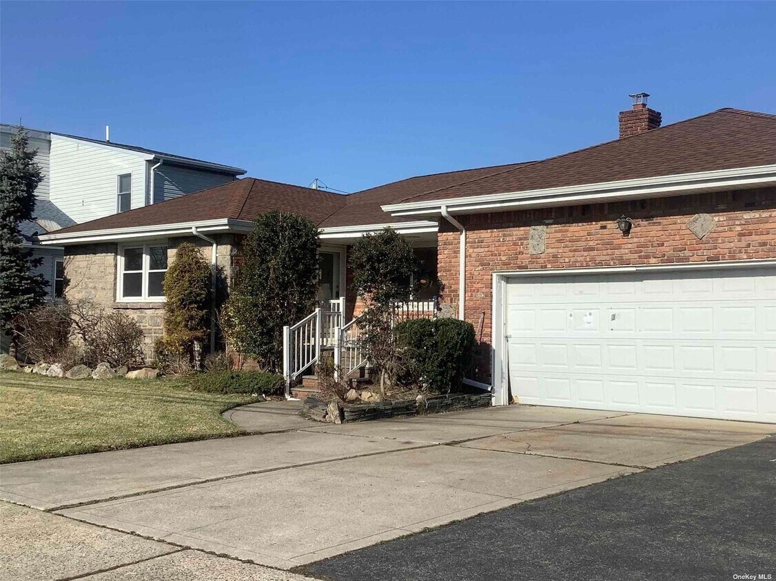 30 Truxton Rd, Island Park, NY 11558 House Rental in Island Park, NY