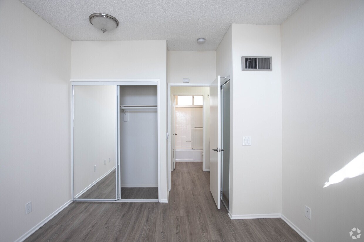 Castle Heights Apartments Apartments in Los Angeles, CA Westside