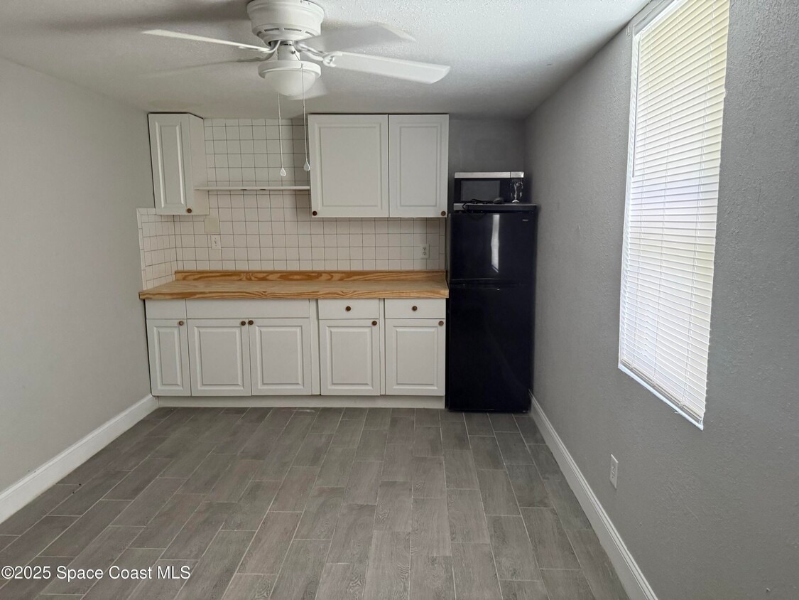 Building Photo - 2806 Tropic Rd