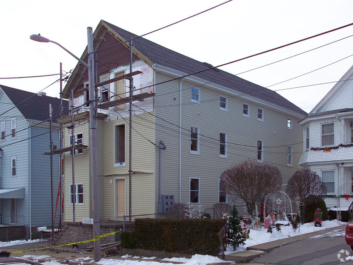 302 Tremont St, Fall River, MA 02720 Apartments in Fall River, MA