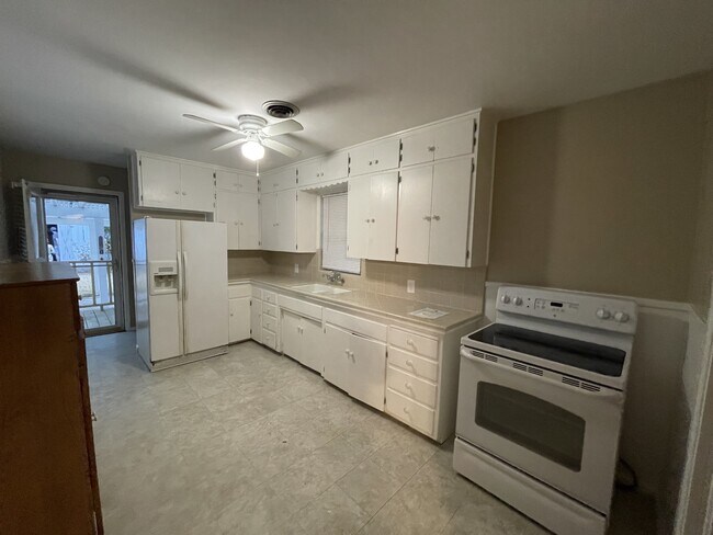 Foto del edificio - 1419 Linden Dr