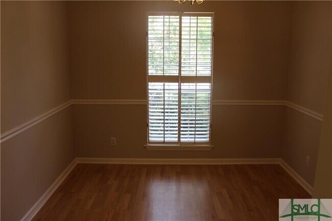 Foto del edificio - 3 bed 2 Bath Richmond Hill