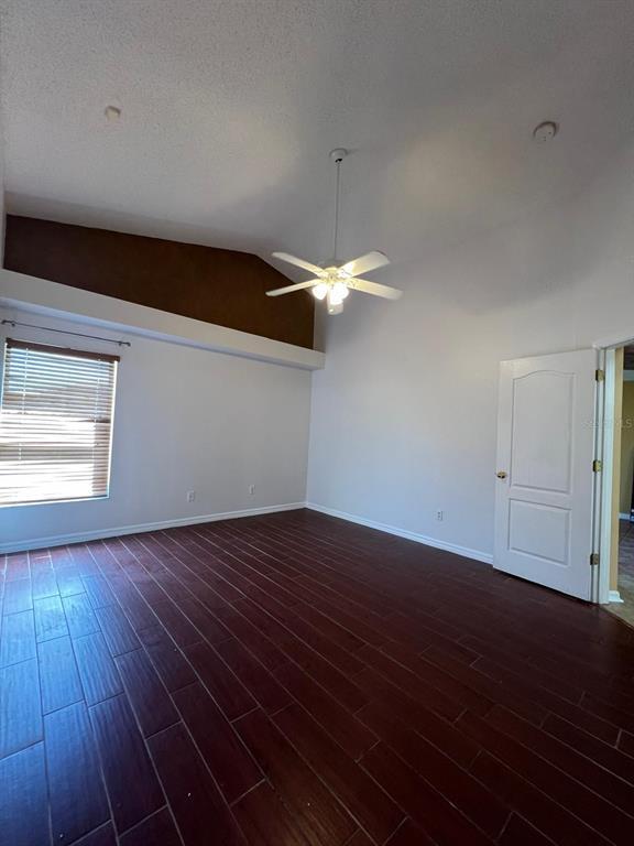 Foto del edificio - 2439 Siward Ave
