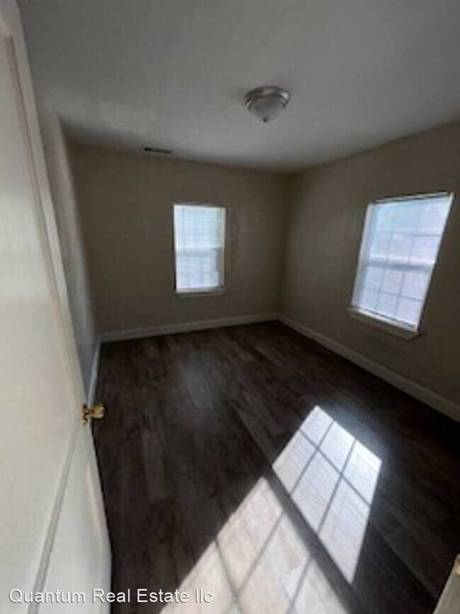 Building Photo - 3 br, 1 bath House - 410 N 23rd ST.