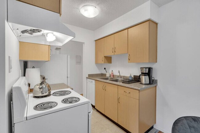 Photo du bâtiment - 2225 W 8th Ave