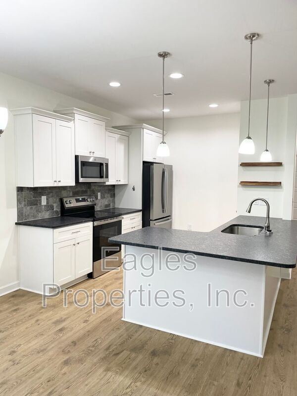 Foto del edificio - 300 Creeks Edge Dr