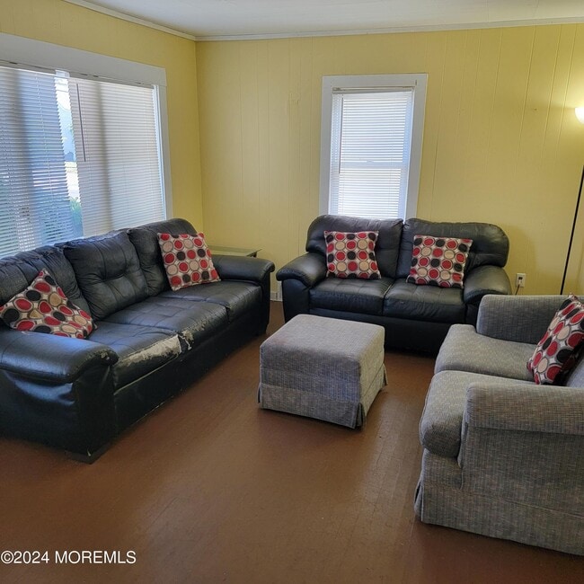 Building Photo - 399 16th Ave