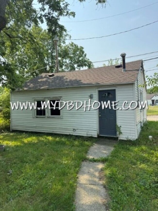 Building Photo - 716 Baxter St