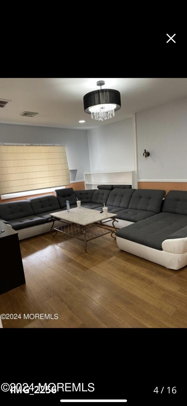 Foto del edificio - 143 Oakwood Ave