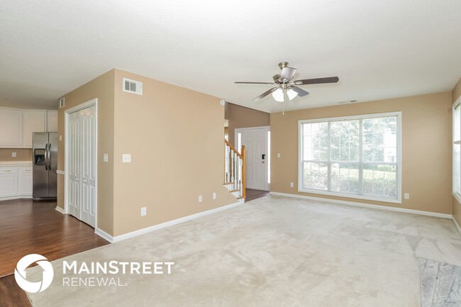 Building Photo - 1352 Vine Cir