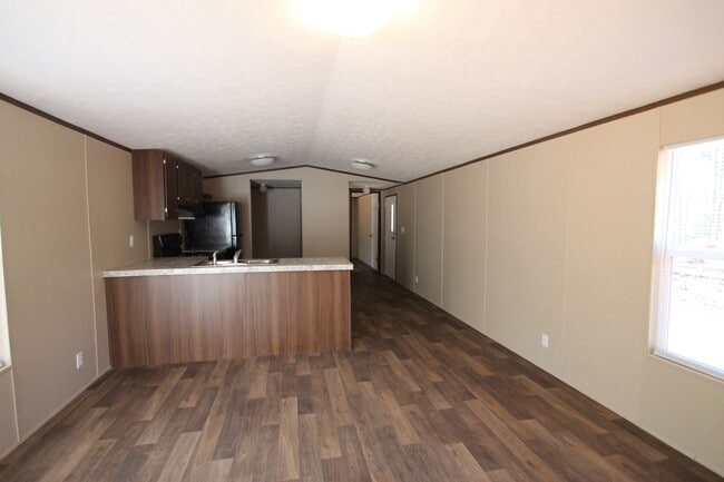 Building Photo - Exclusively Offered by Muse Realty Rentals...