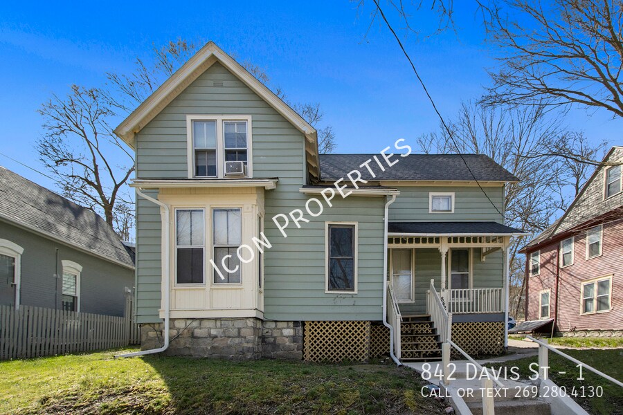 842 Davis St Unit 1, Kalamazoo, MI 49008 Room for Rent in Kalamazoo