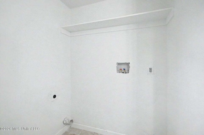Building Photo - 3 bedroom close to D'Iberville!