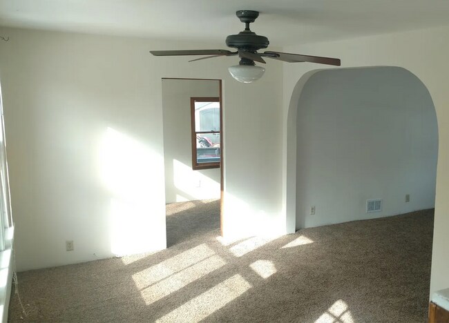 Sala de estar - 314 E Hickory St