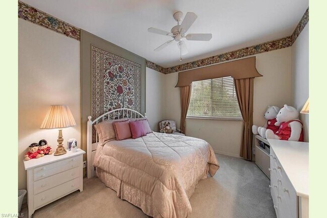 Building Photo - Pool Home Conveniently Located in The Stra...