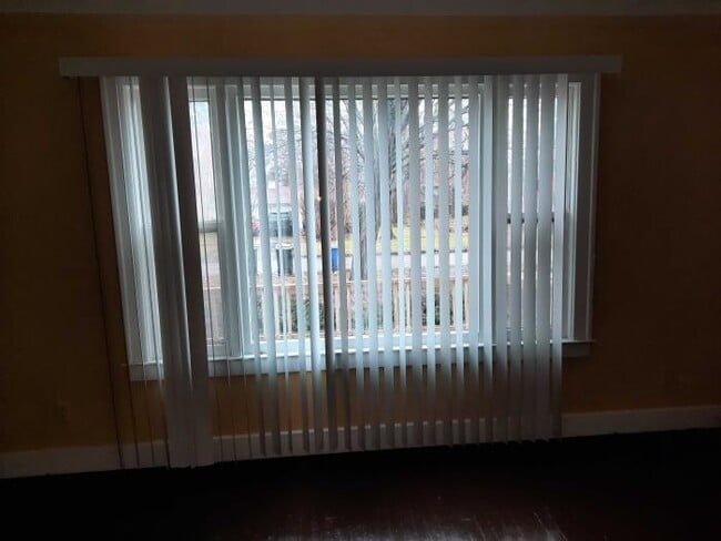 Building Photo - 3 bedroom in Detroit MI 48223