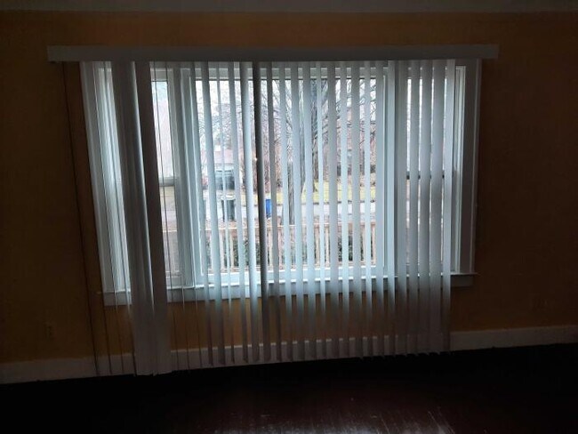 Foto del edificio - 3 bedroom in Detroit MI 48223