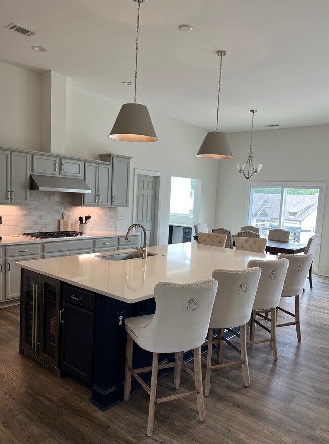 Foto del edificio - 335 McAlister Rd