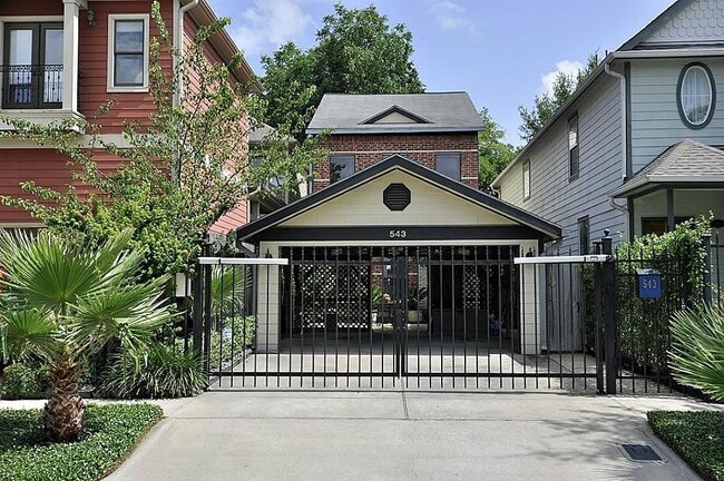 Building Photo - 543 W 16th St