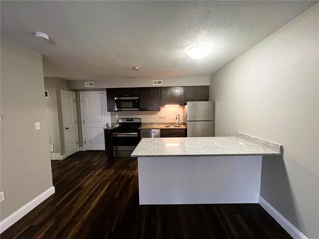 Foto del edificio - 879 Bernon St