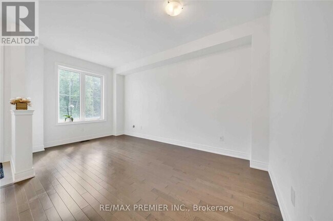 Building Photo - 220 Seaview Heights