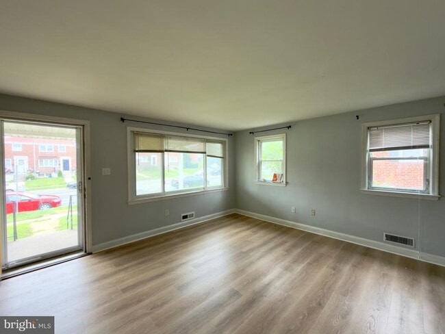 Building Photo - 5143 Westland Blvd