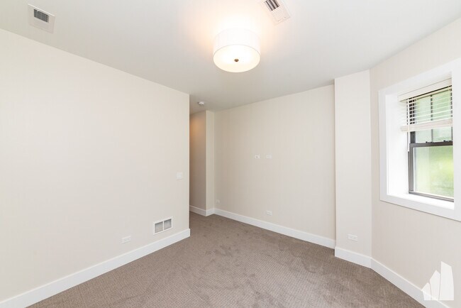 Foto del edificio - 4955 N Seeley Ave