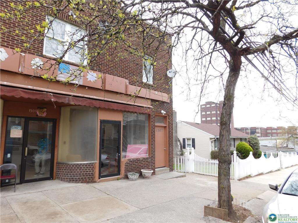 Foto principal - 1307 E 4th St