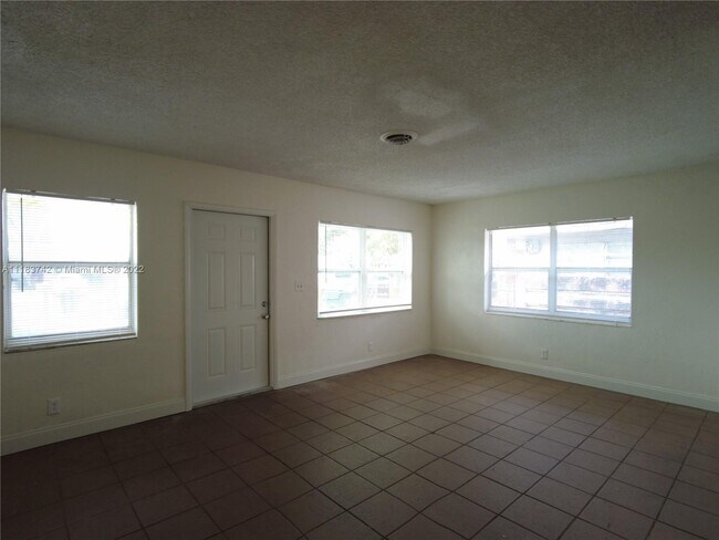 Foto del edificio - 1340 NW 8th Ave