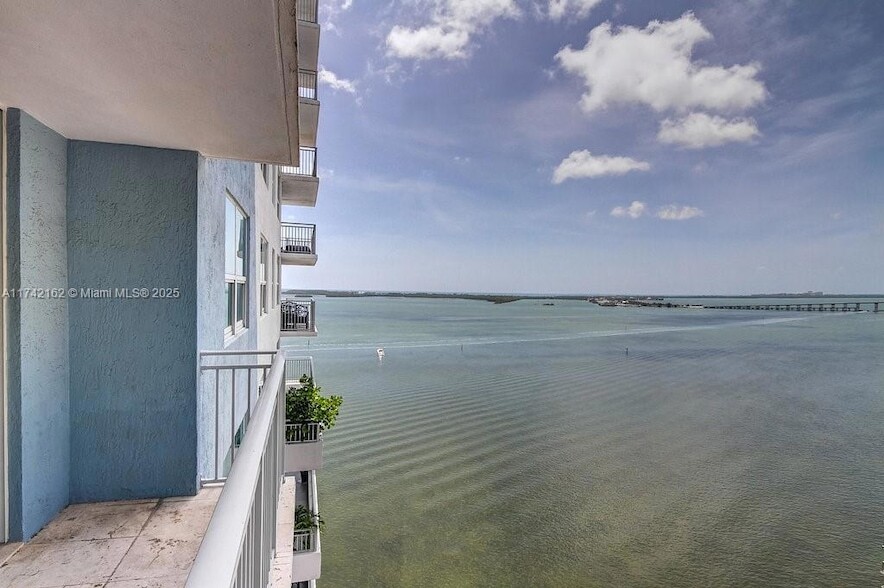 Primary Photo - 1111 Brickell Bay Dr