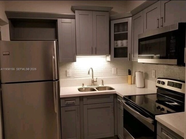 Foto del edificio - 2023 Funston St