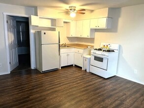 Building Photo - 342 W 21st St