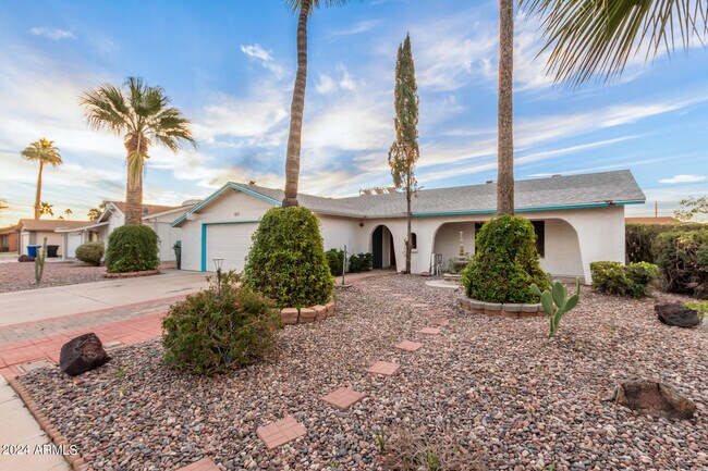 Building Photo - 663 W Posada Ave