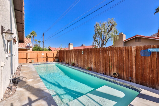 Building Photo - 53390 Avenida Navarro