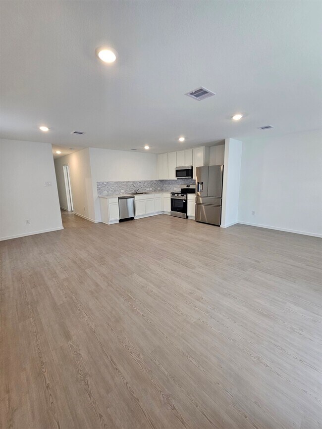 Building Photo - 405 Rd 590106