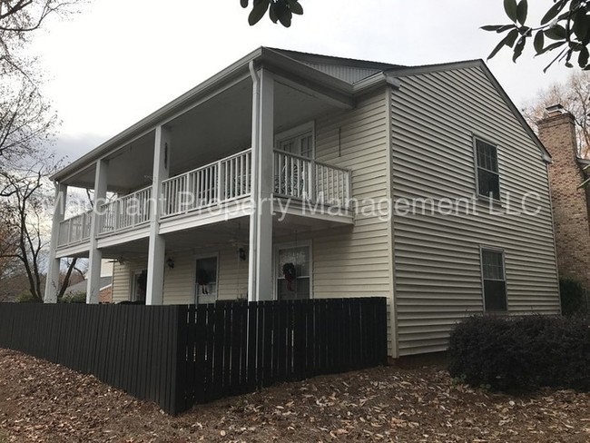 Building Photo - 925 Cleveland St, Unit 24