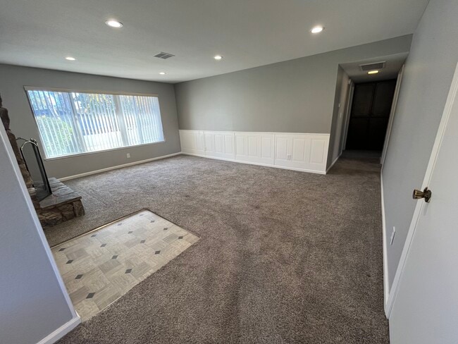 Building Photo - 248 Riverbrook Way