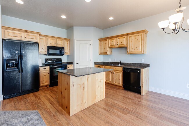 Cocina - 693 N 240 E