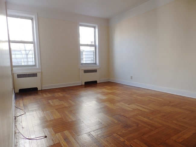 Building Photo - 63 Montague St