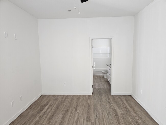 Building Photo - 8607 Grandy St