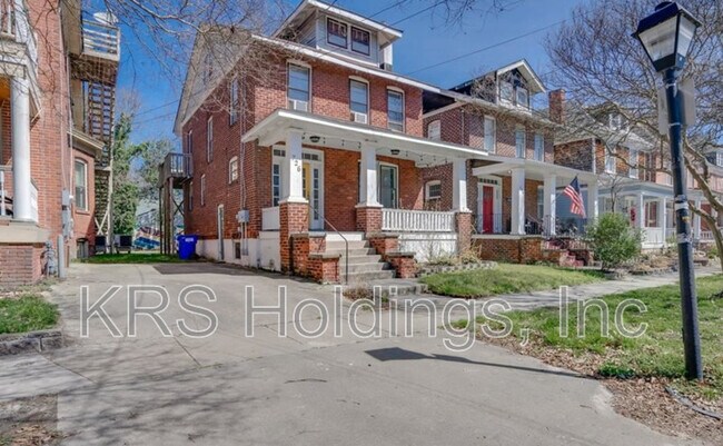 Foto del edificio - 726 W Princess Anne Rd