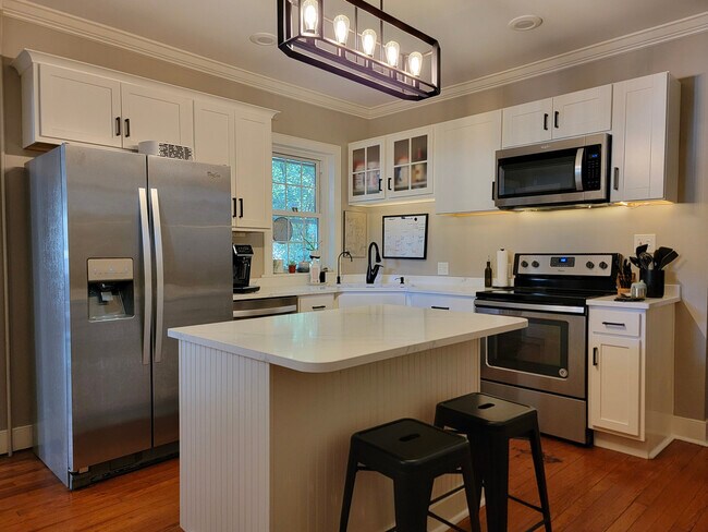 Building Photo - 1027 Fruitville Pike