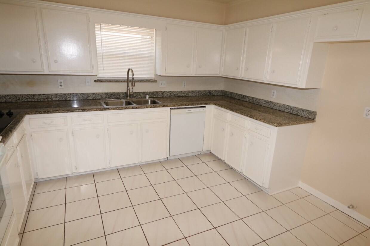 Foto del edificio - 13318 Rain Lily Ln